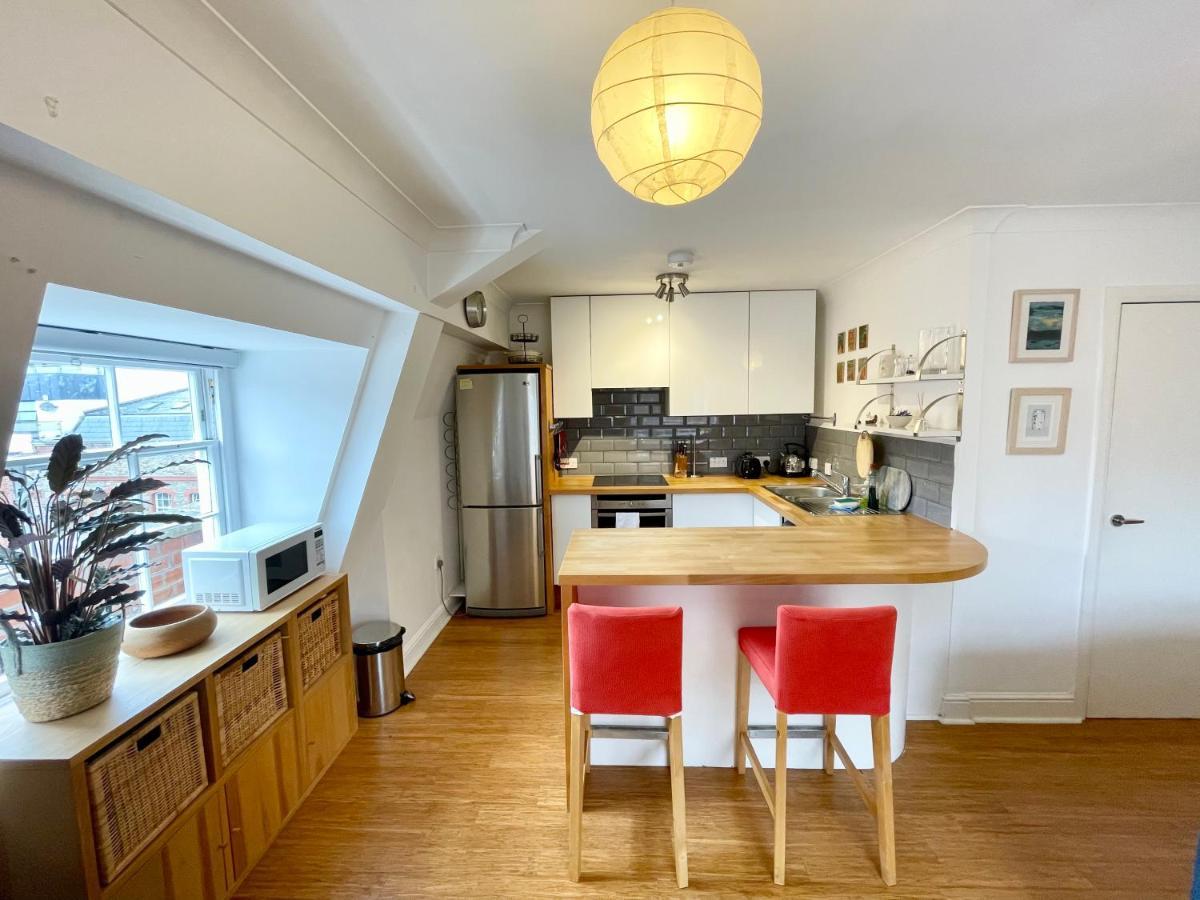 Bright 1 Bed Flat Near Cabot Circus