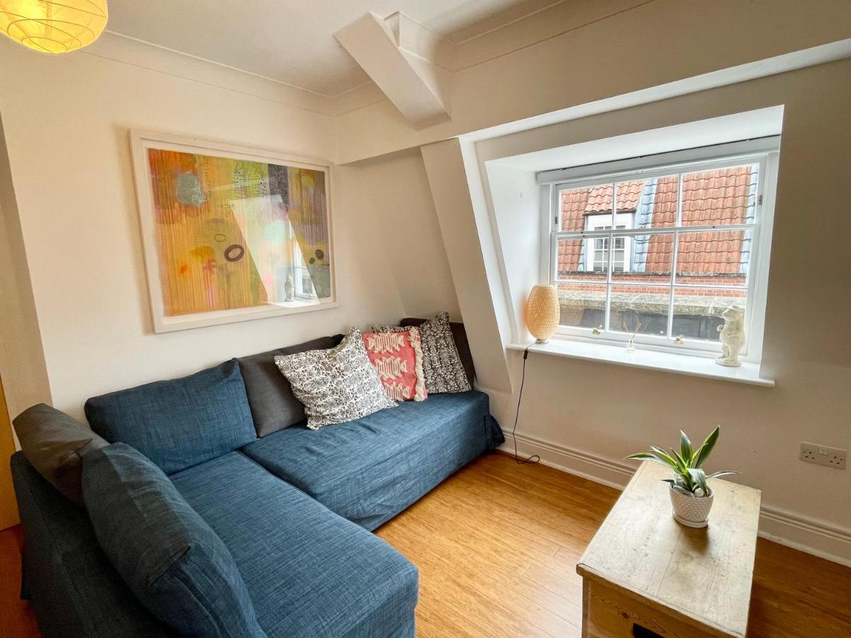 Bright 1 Bed Flat Near Cabot Circus *